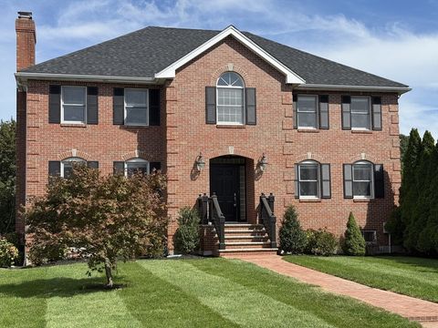 4 Gavin Cir Stoneham MA 02180