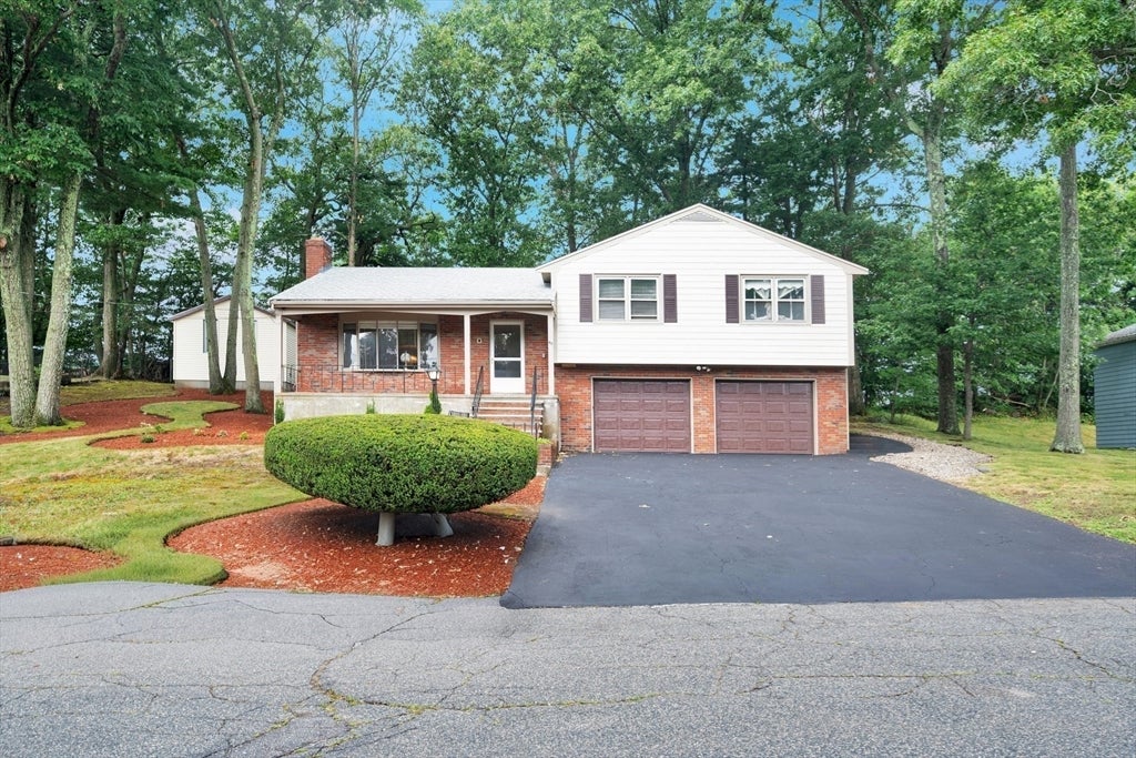 40 Himoor Circle