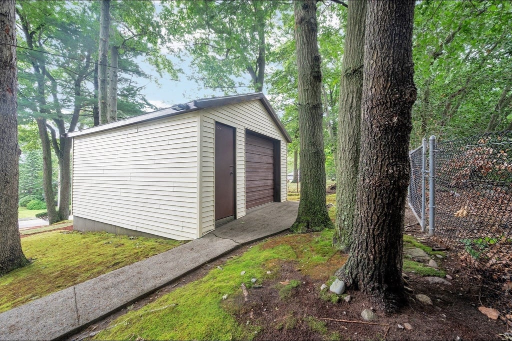 40 Himoor Circle