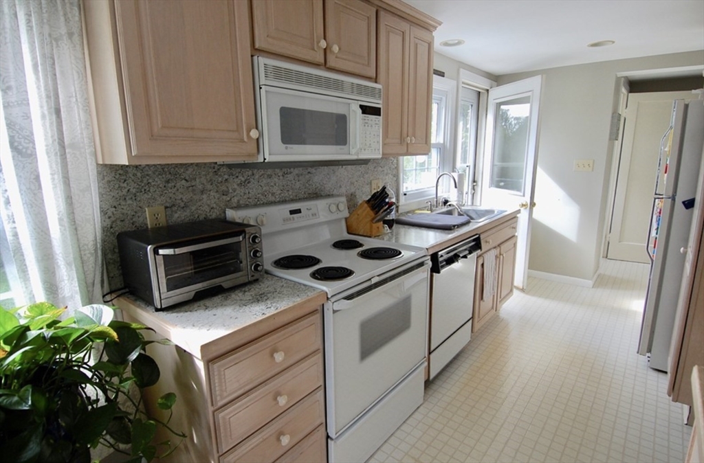 6 N Pleasant Street, Dartmouth, MA, 6 N Pleasant Street, Dartmouth, MA Photo #4