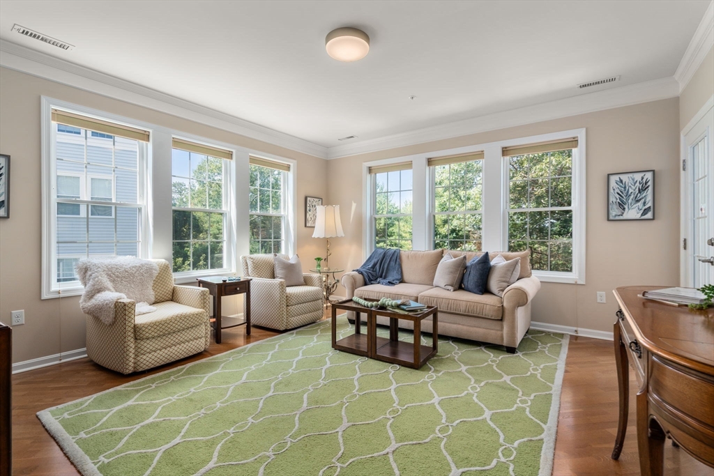 11 Morgan Dr 305