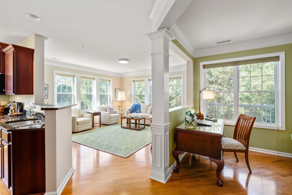 11 Morgan Dr 305