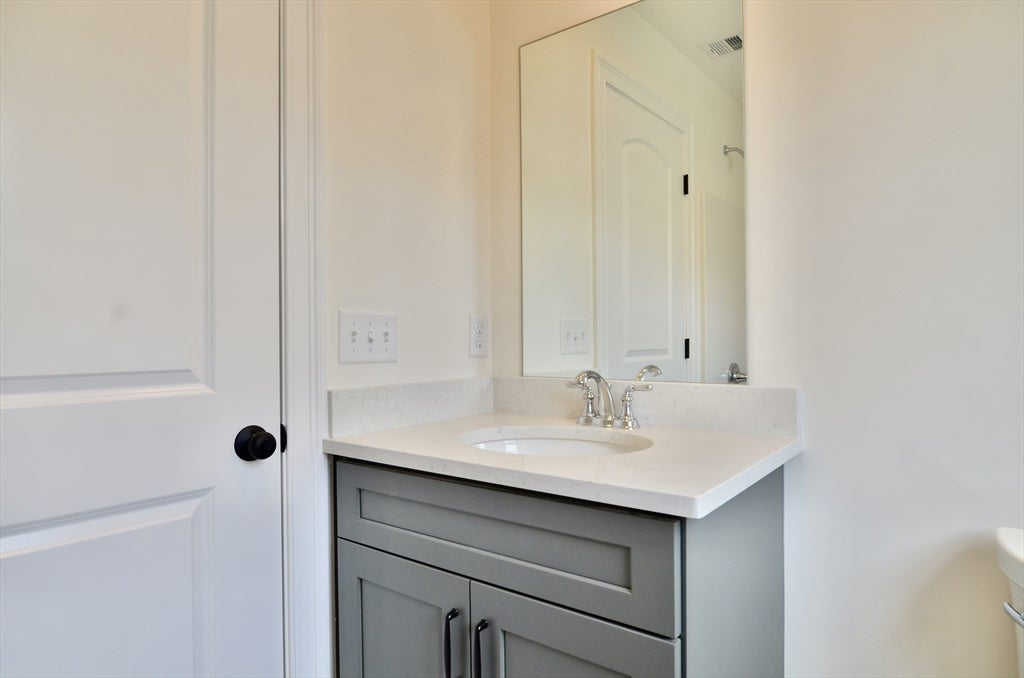 20B Crownshield ST #20B, Uxbridge, MA Photo #19