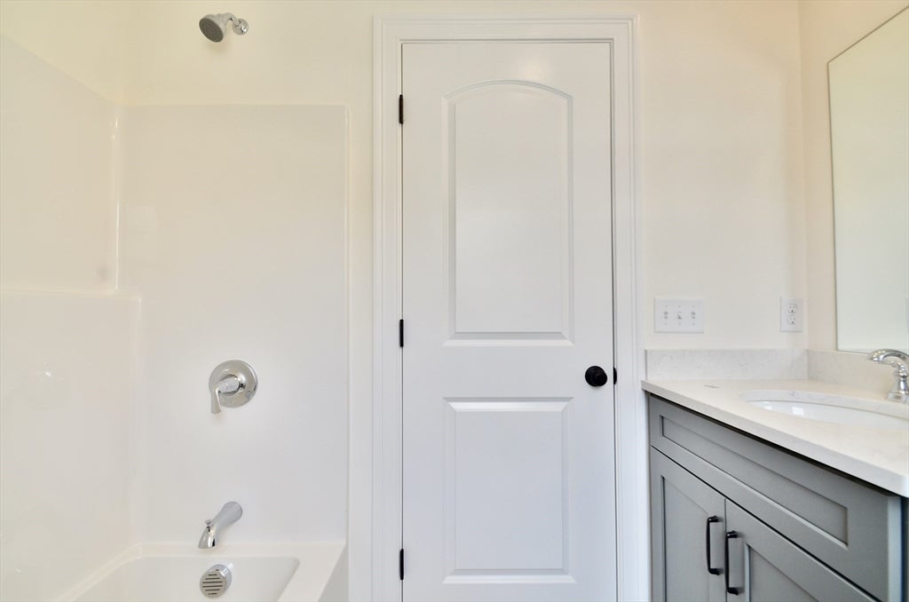 20B Crownshield ST #20B, Uxbridge, MA Photo #23