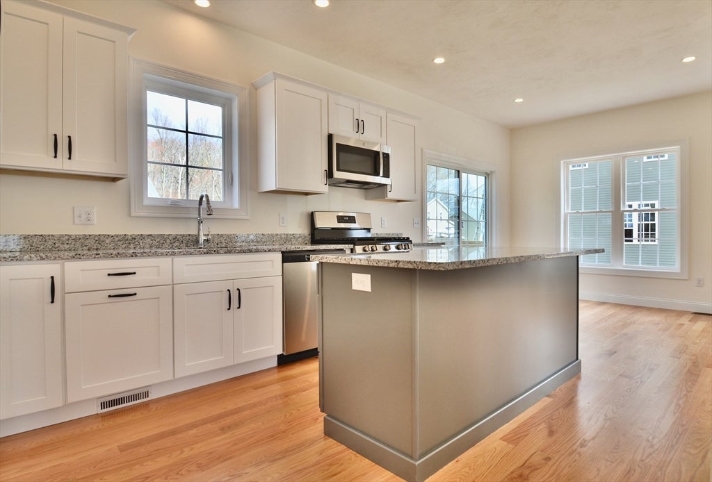 20B Crownshield ST #20B, Uxbridge, MA Photo #2