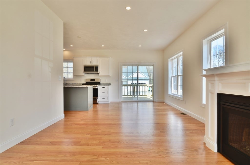 20B Crownshield ST #20B, Uxbridge, MA Photo #3