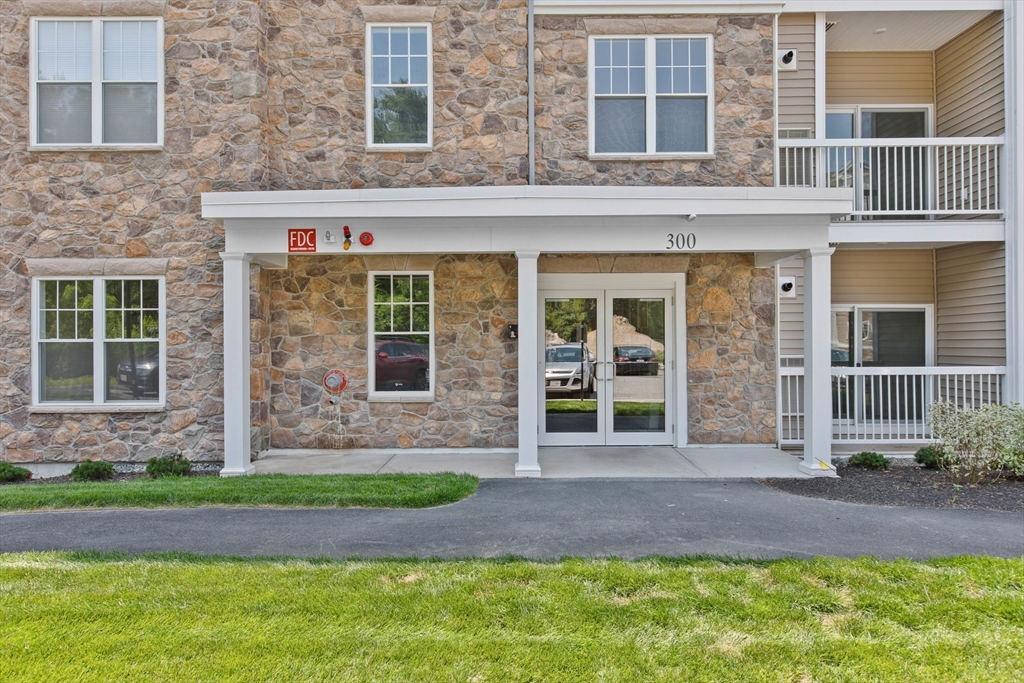 300 Martins Landing 511