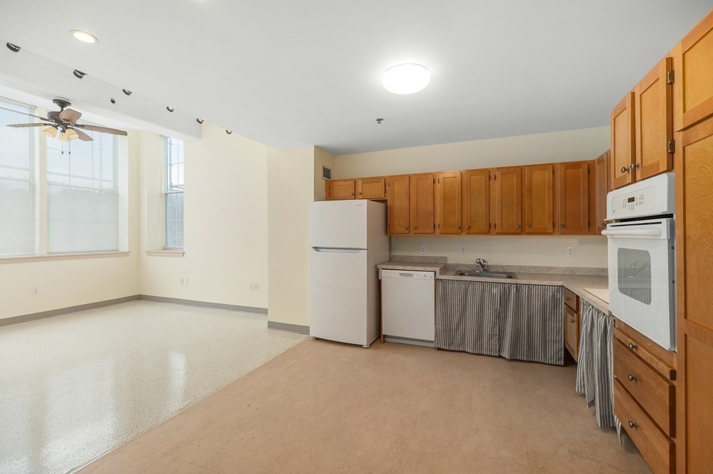 24 Cobblestone Lane 401