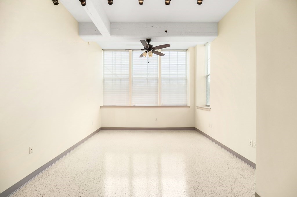 24 Cobblestone Lane 401