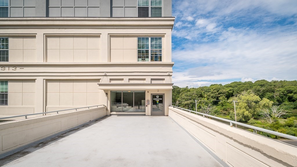 24 Cobblestone Lane 401