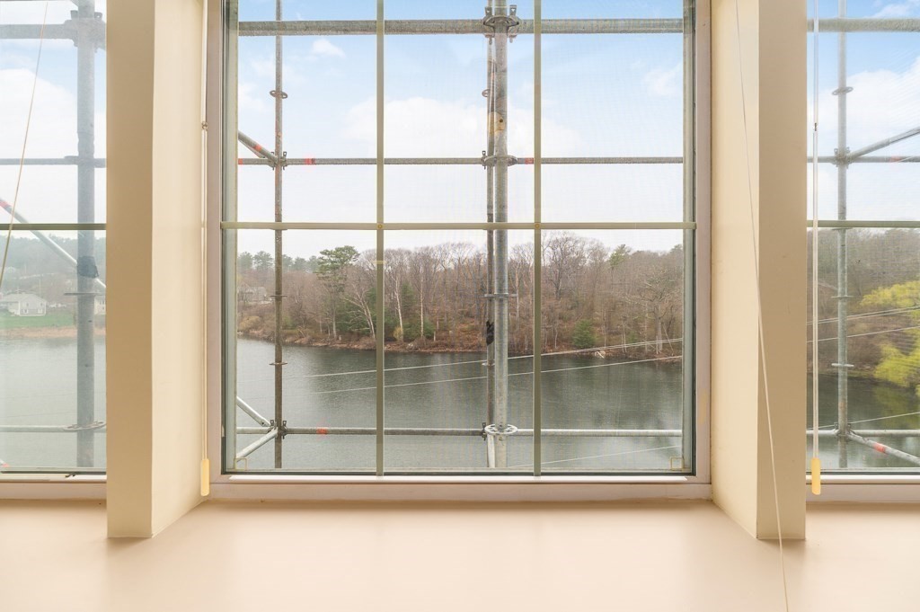 24 Cobblestone Lane 401