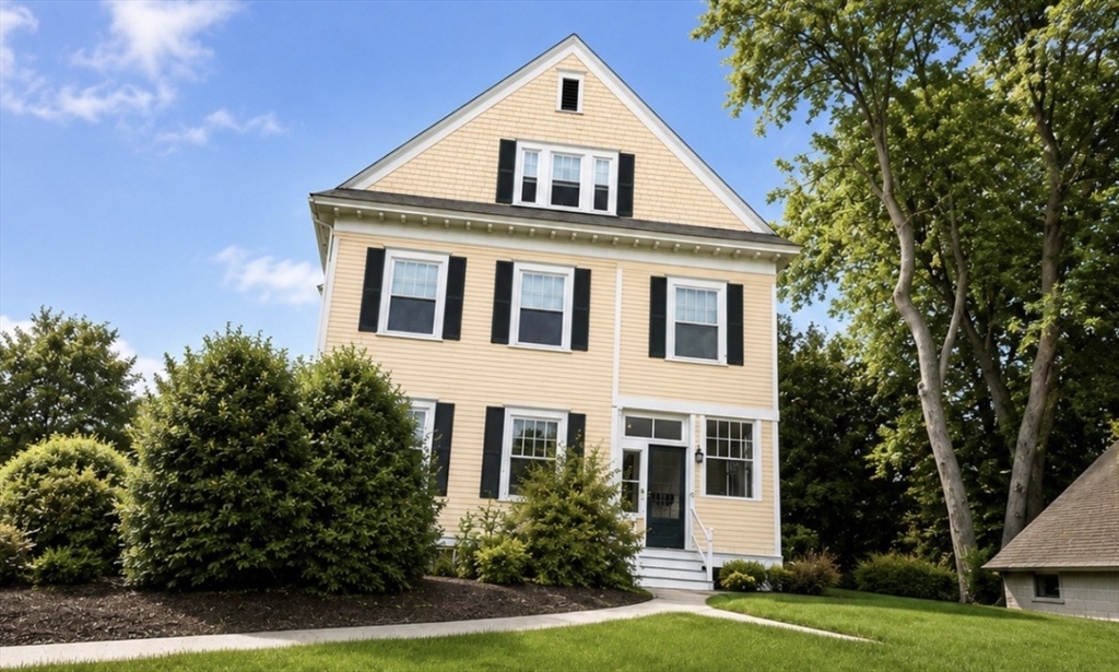 Photo of 73 Moore Ave, Worcester, MA