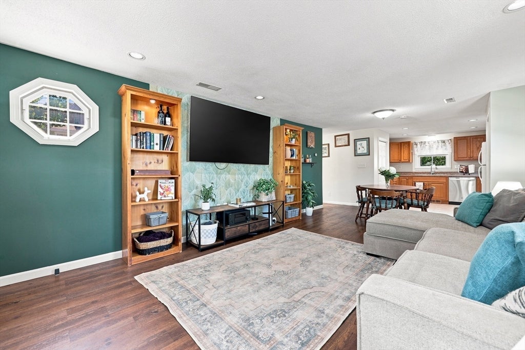 68 Hilltop Road, Dracut, MA, 68 Hilltop Road, Dracut, MA Photo #7