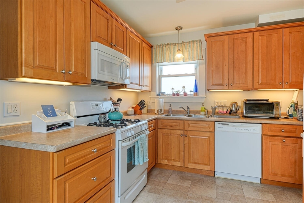 Natick, Massachusetts 01760, United States, 4 Bedrooms Bedrooms, ,2 BathroomsBathrooms,Residential,Active,101844