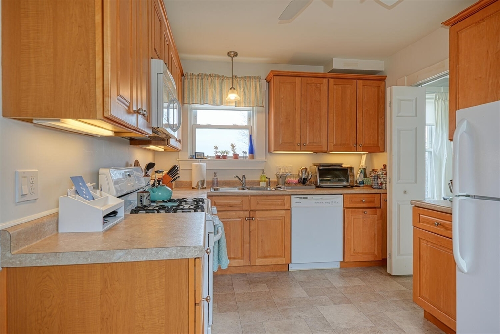 Natick, Massachusetts 01760, United States, 4 Bedrooms Bedrooms, ,2 BathroomsBathrooms,Residential,Active,101844