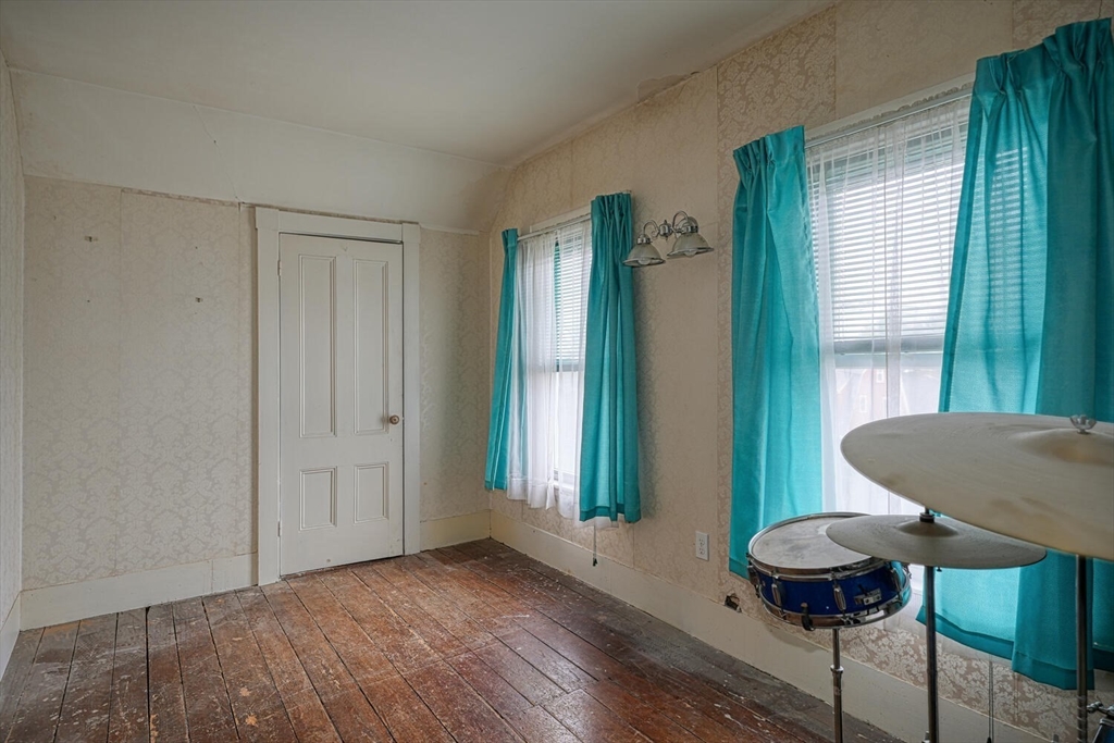 Natick, Massachusetts 01760, United States, 4 Bedrooms Bedrooms, ,2 BathroomsBathrooms,Residential,Active,101844