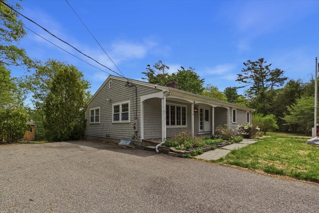 40 Bennets Neck Dr