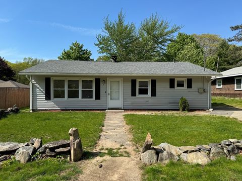 Single Family Residence in Foster RI 4 Abbey Ln.jpg