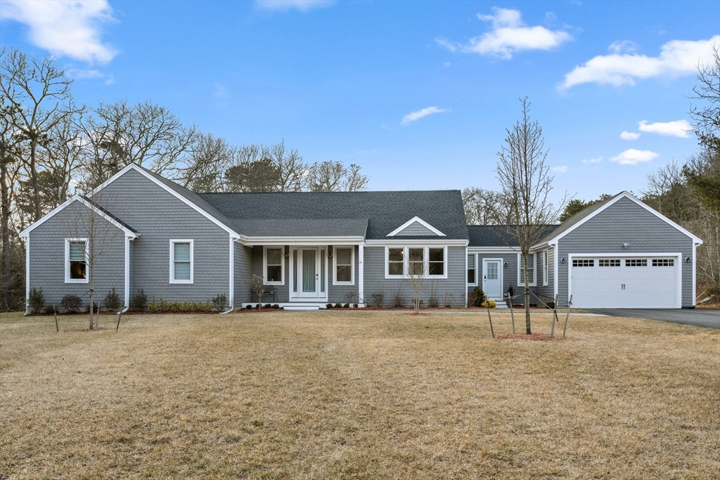 10 Whispering Pines Dr