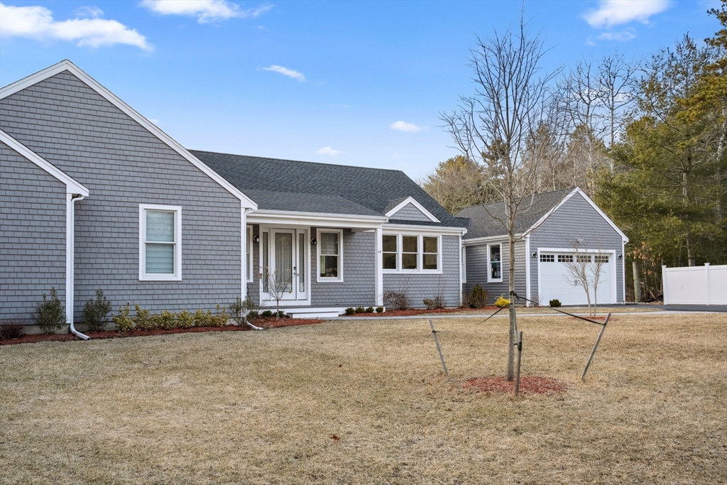 10 Whispering Pines Dr