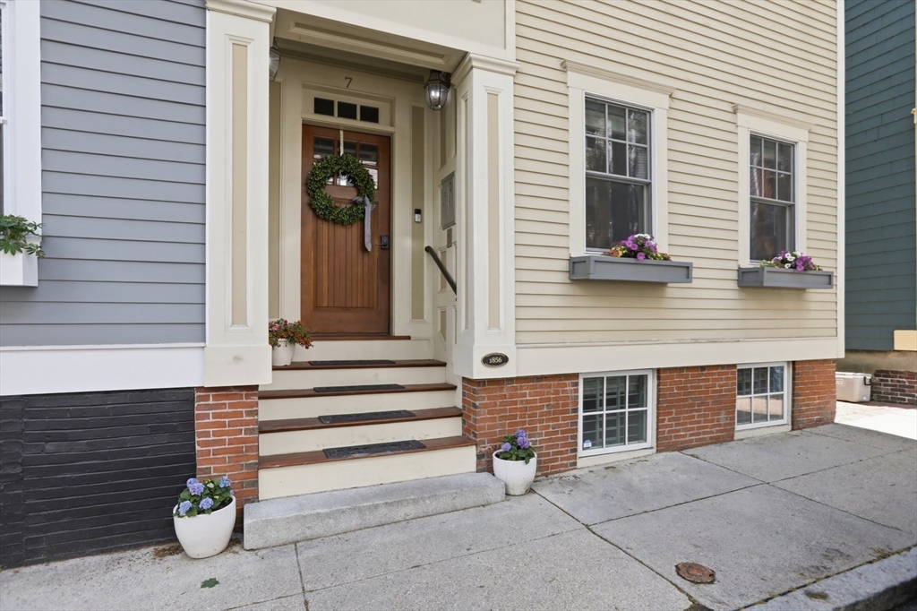 7 Mystic St. 1