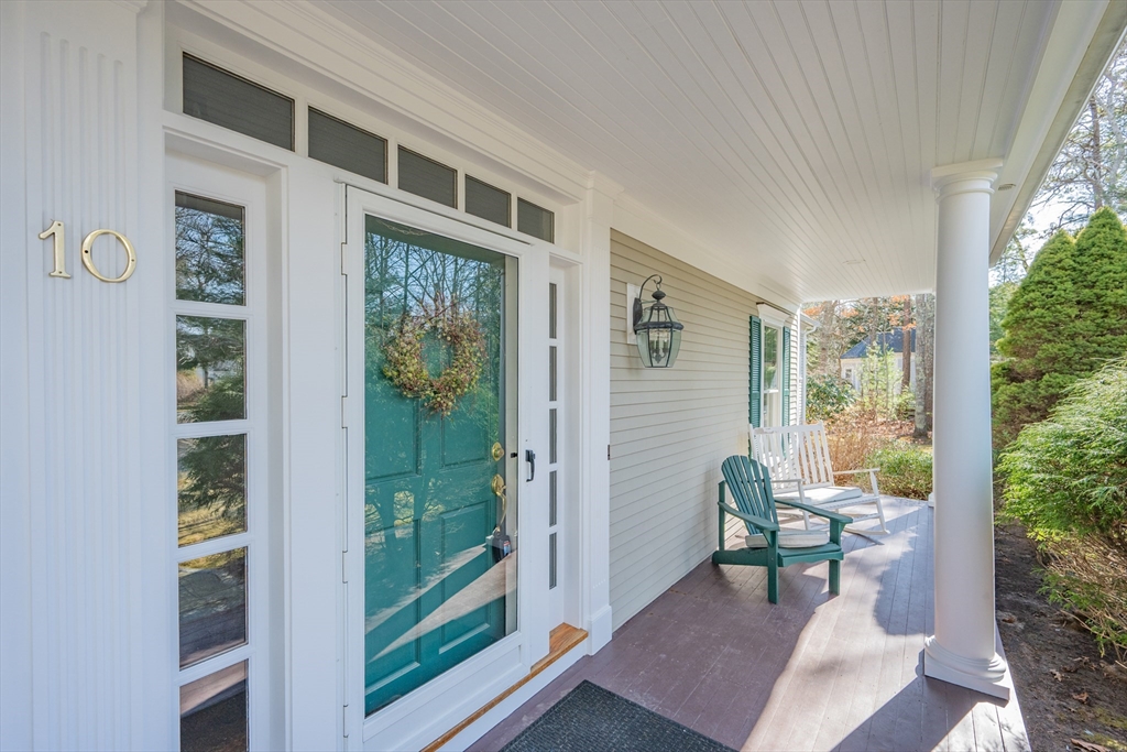 10 Wintergreen Ln