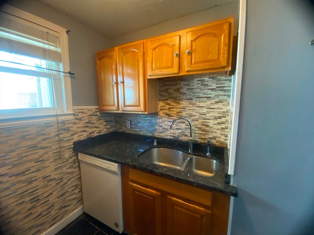 81 Pilgrim Ave, Worcester, MA, 81 Pilgrim Ave, Worcester, MA Photo #6