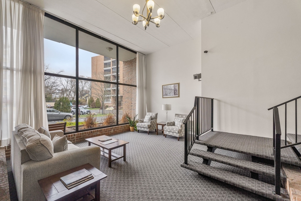 49 Melrose Street 4E