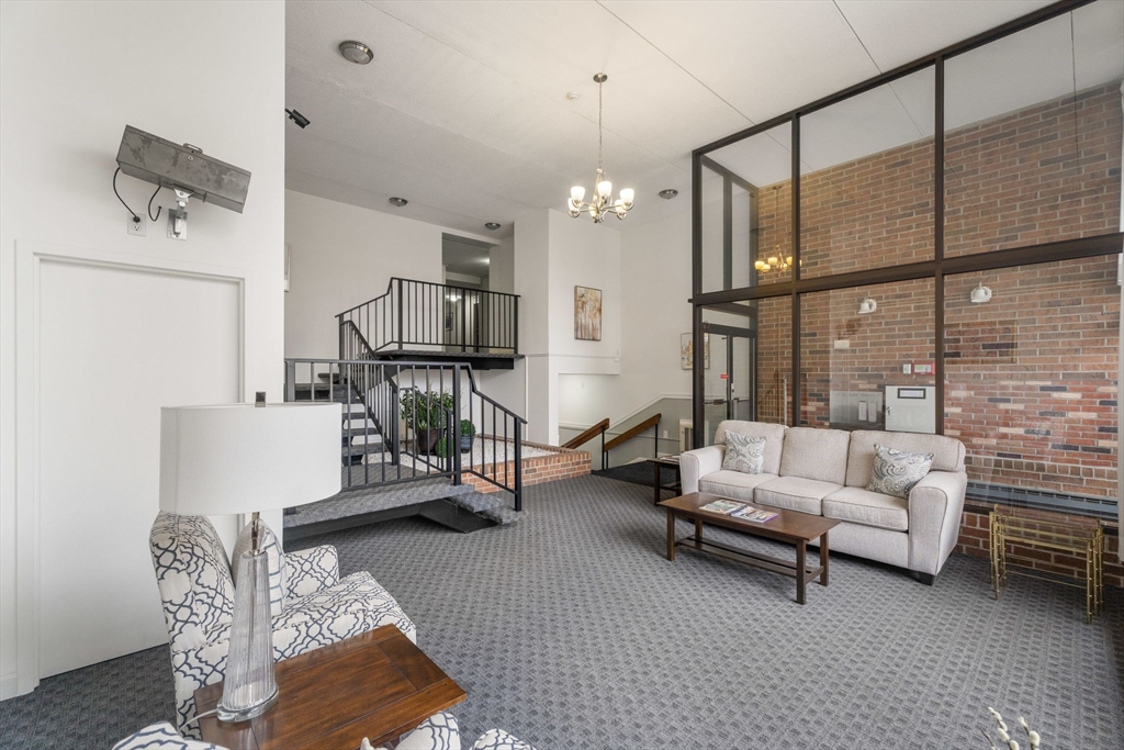 49 Melrose Street 4E