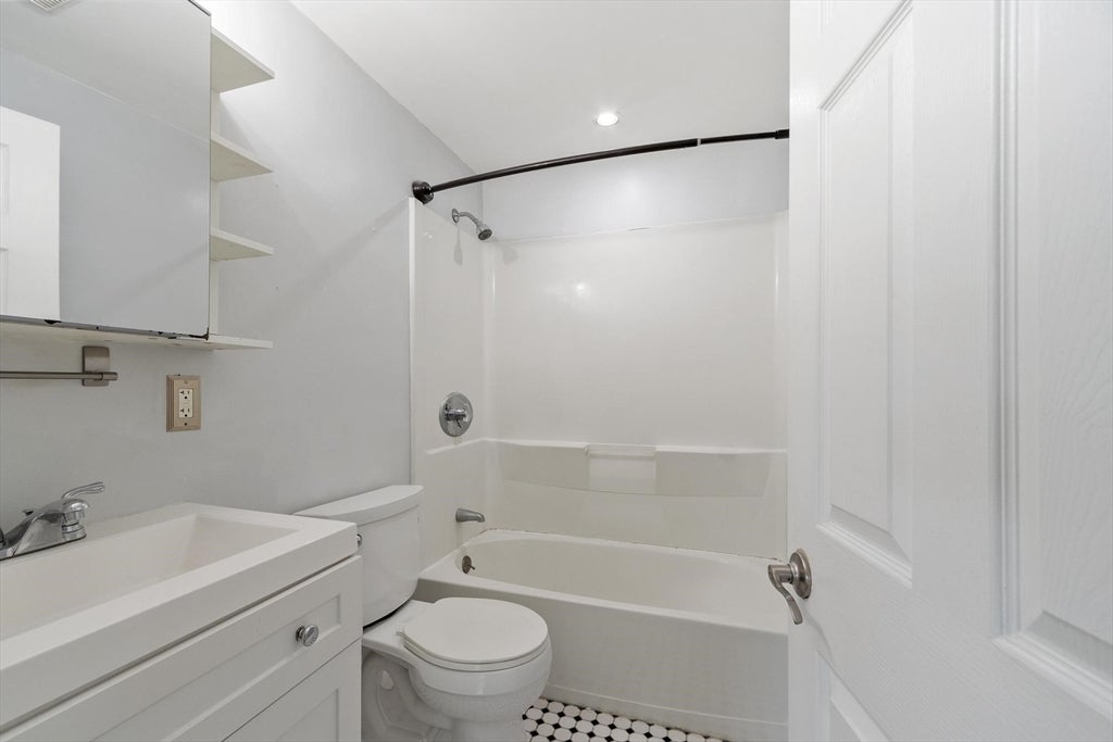 160 Tyngsboro Road #12c, Chelmsford, MA, 160 Tyngsboro Road #12c, Chelmsford, MA Photo #21