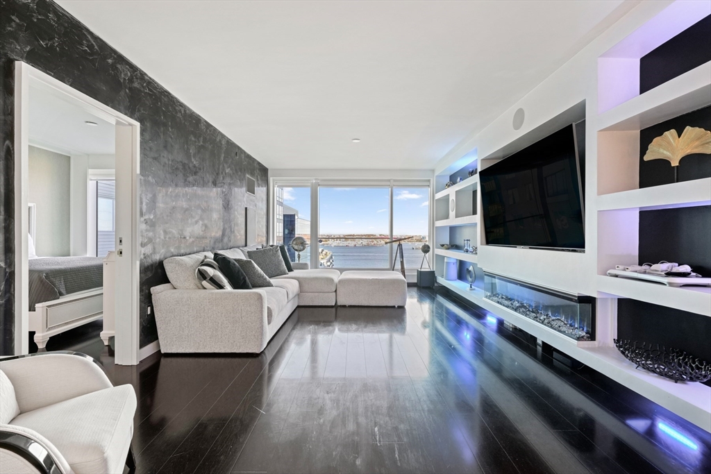 150 Seaport Blvd 17C