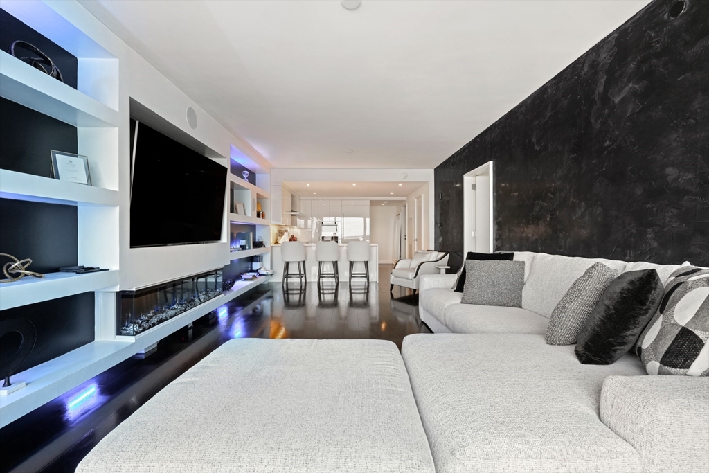 150 Seaport Blvd 17C