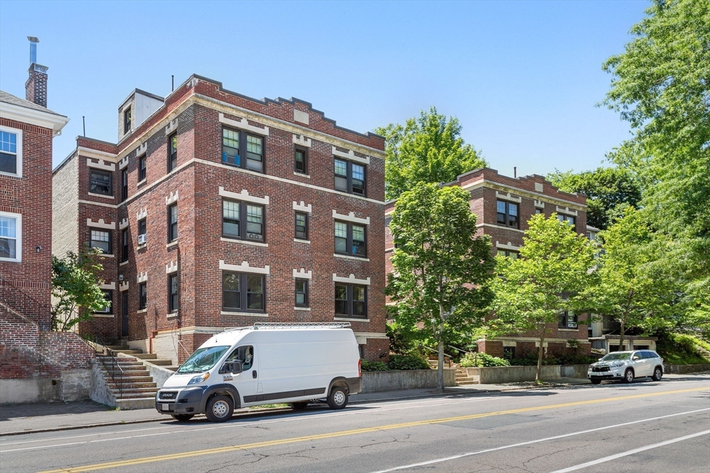 588 Washington St #1, Brookline, MA Photo #4