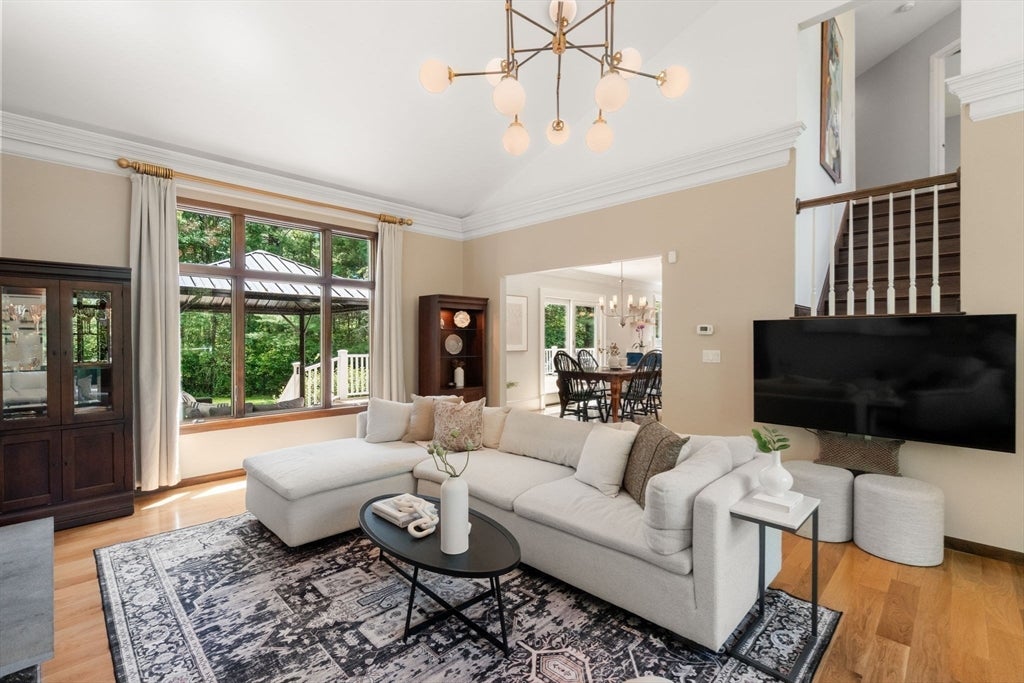 3 Milton Ln