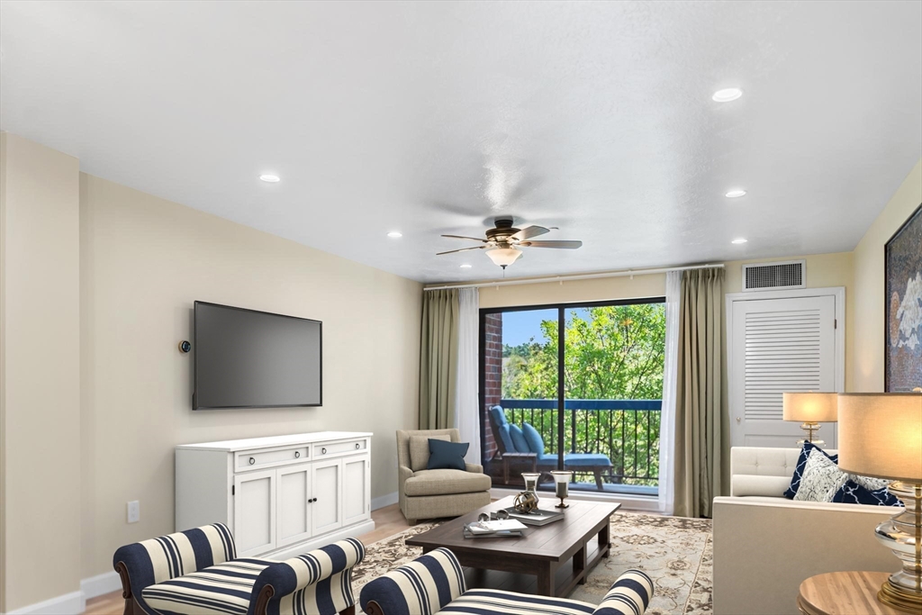 22 Railroad St 311