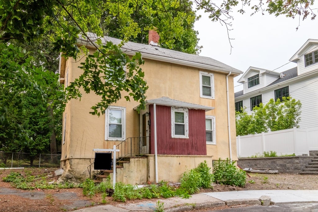 49 White Ave
