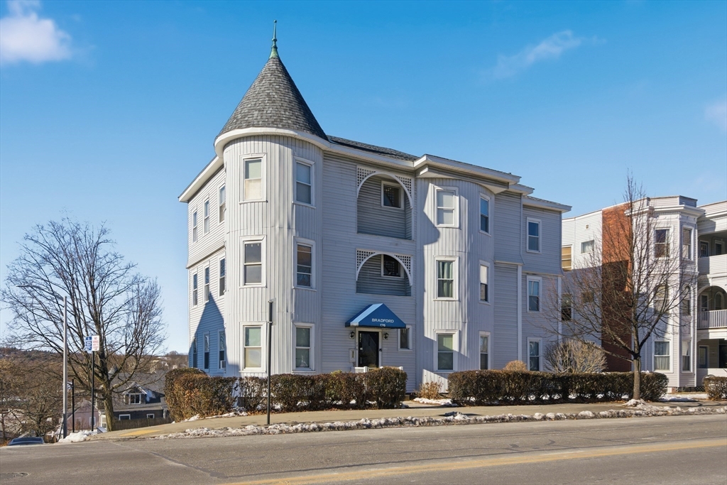 176 Lincoln Street B4