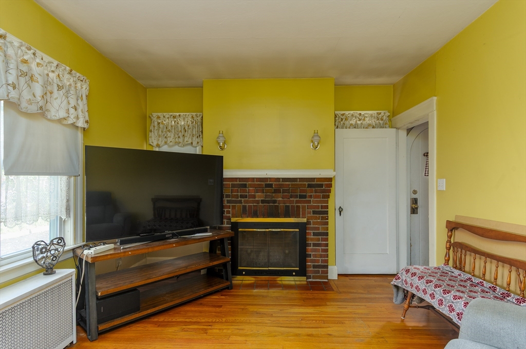 12 Friedel St
