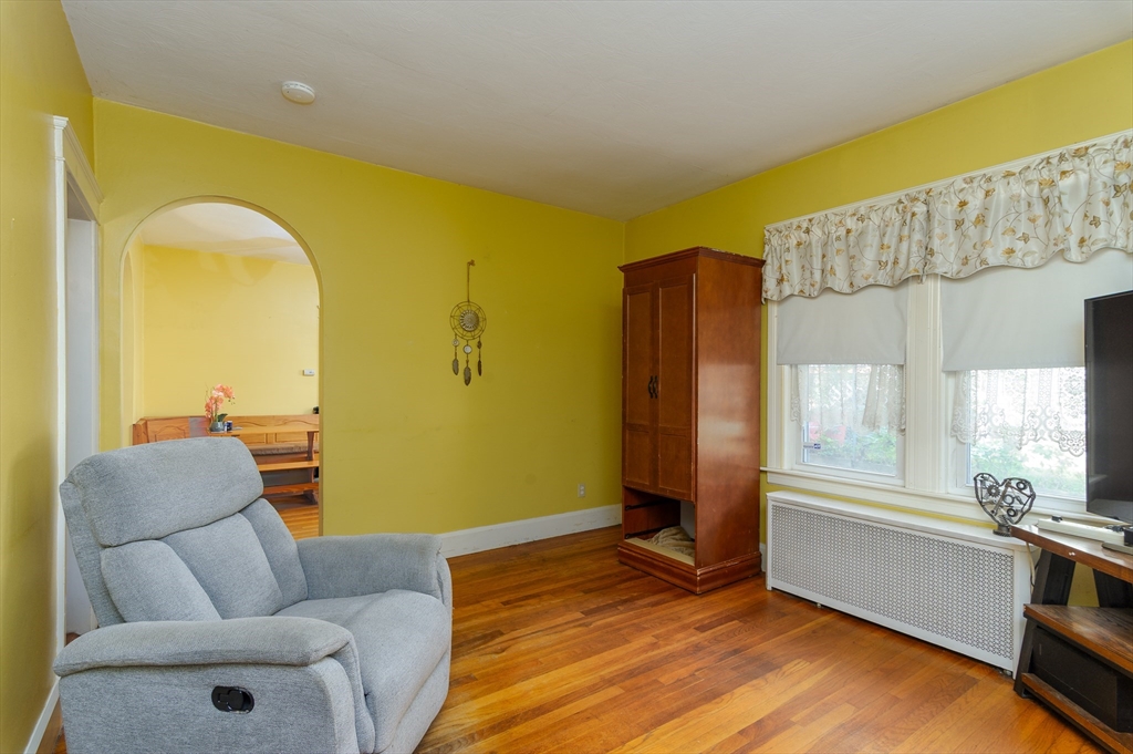 12 Friedel St