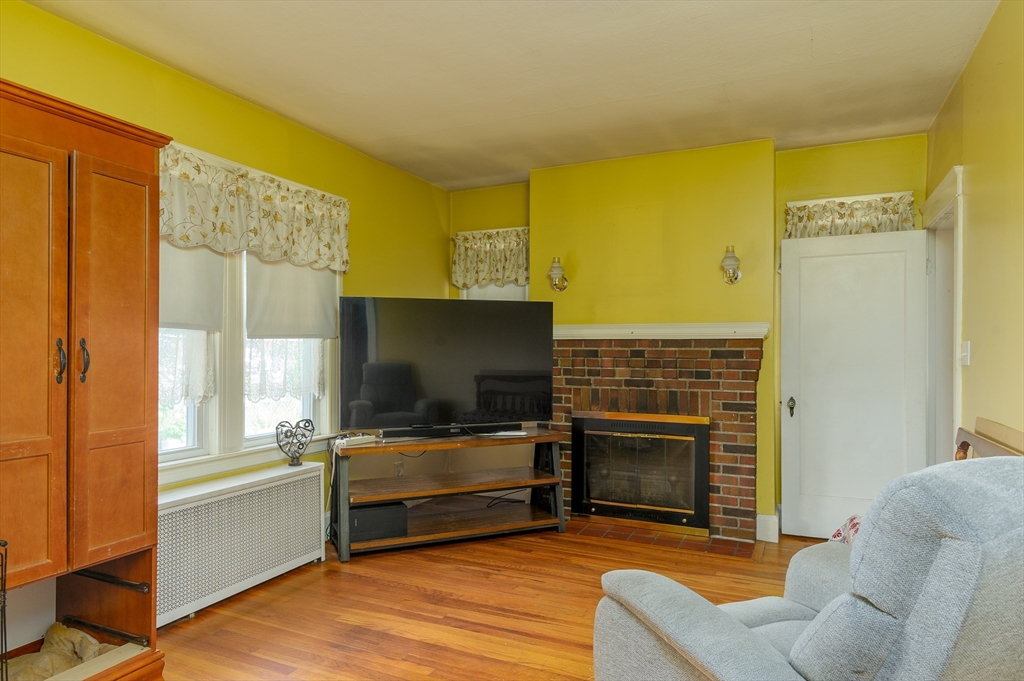12 Friedel St