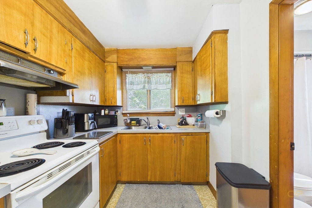 844 Hood St, Fall River, MA, 844 Hood St, Fall River, MA Photo #9