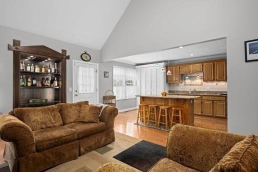 37 Dupuis Ave