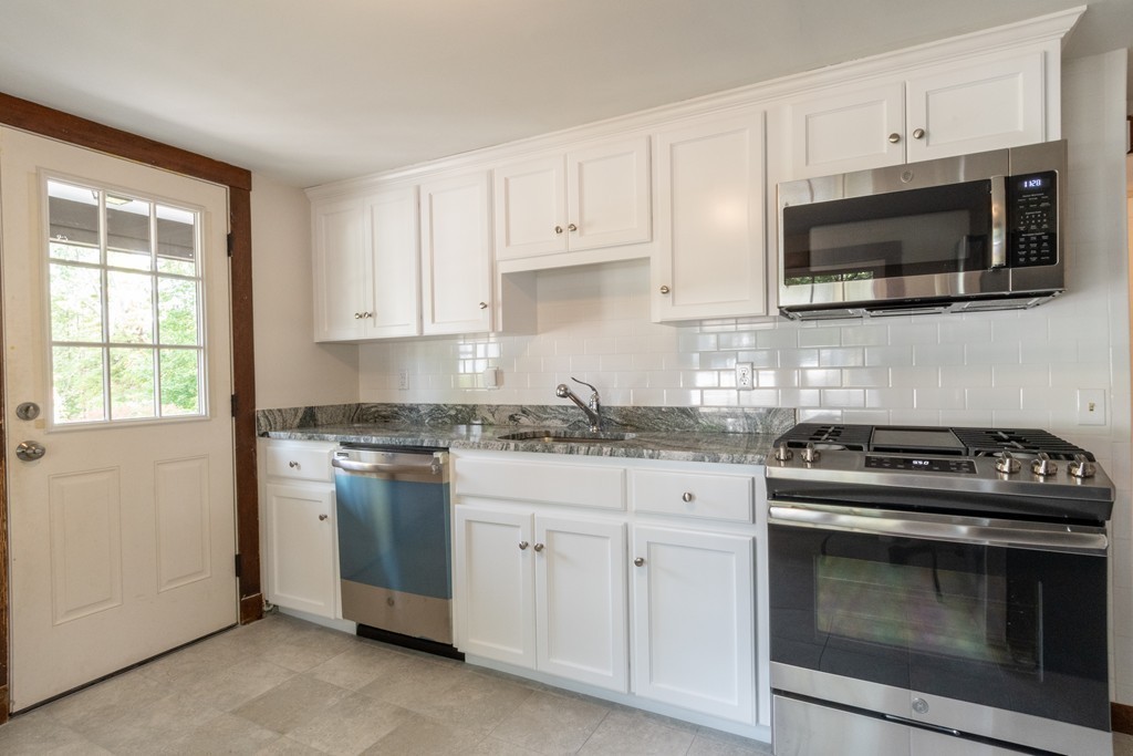 Wellesley, Massachusetts 02482, United States, 3 Bedrooms Bedrooms, ,1 BathroomBathrooms,Residential,Active,158675