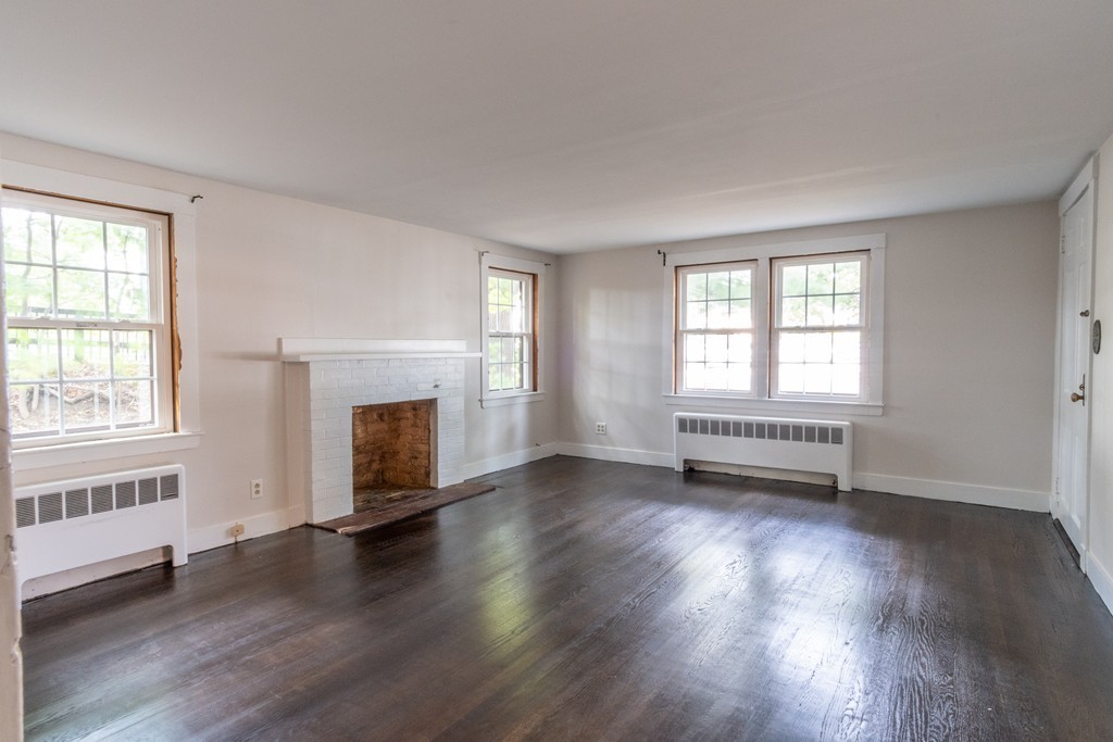 Wellesley, Massachusetts 02482, United States, 3 Bedrooms Bedrooms, ,1 BathroomBathrooms,Residential,Active,158675