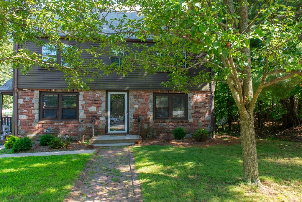 Wellesley, Massachusetts 02482, United States, 3 Bedrooms Bedrooms, ,1 BathroomBathrooms,Residential,Active,158675