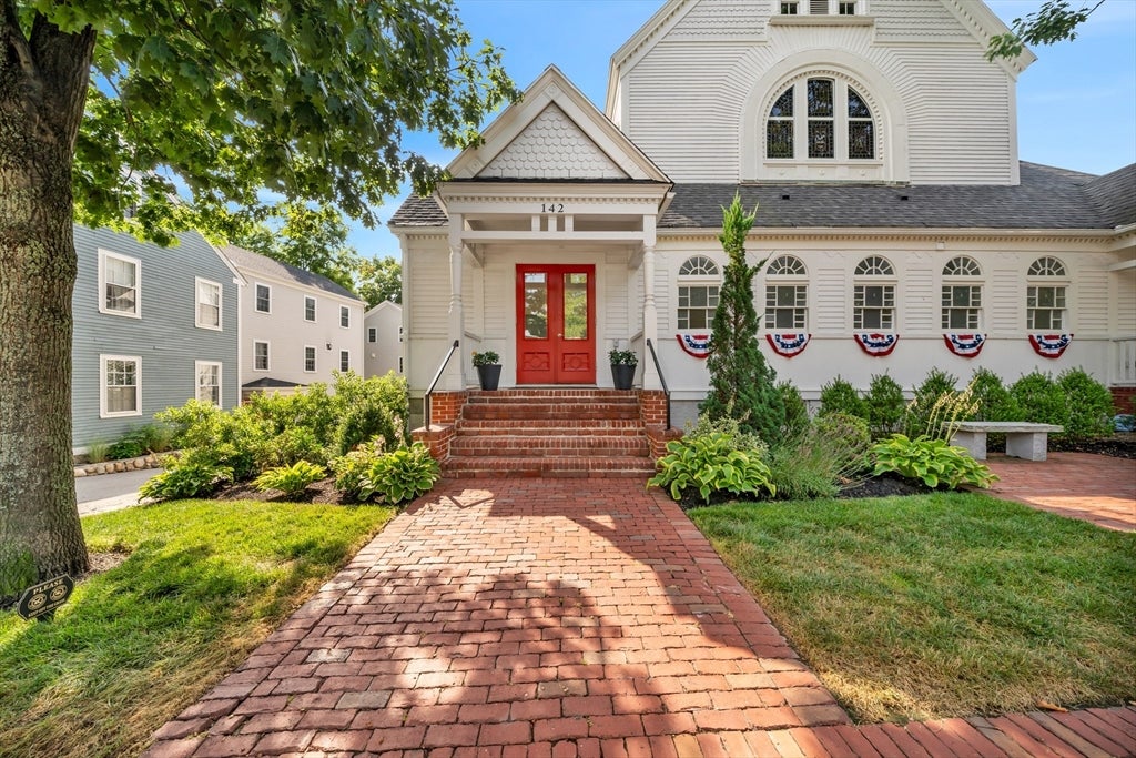Photo of 142 Main St, Amesbury, MA