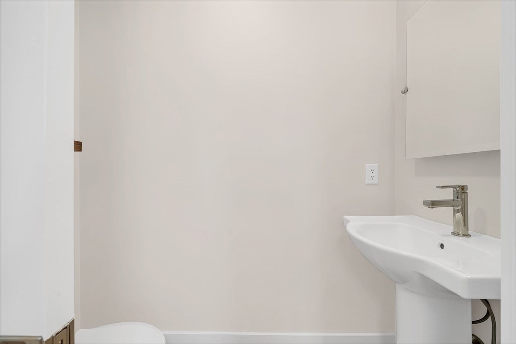 142 Main St #4, Amesbury, MA, 142 Main St #4, Amesbury, MA Photo #14