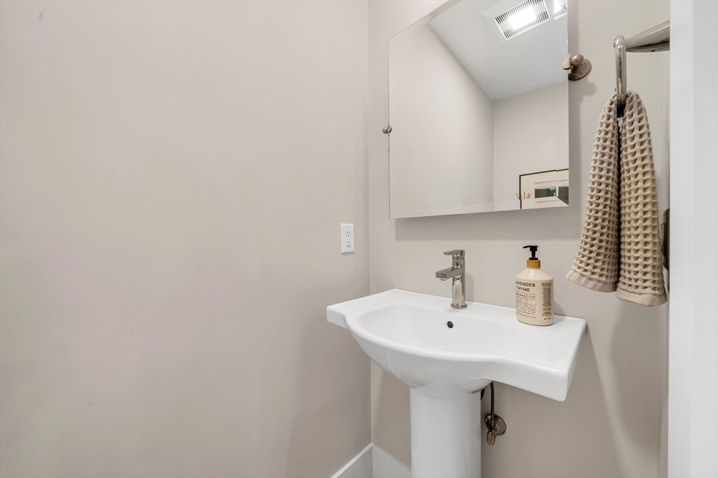 142 Main St #4, Amesbury, MA, 142 Main St #4, Amesbury, MA Photo #15