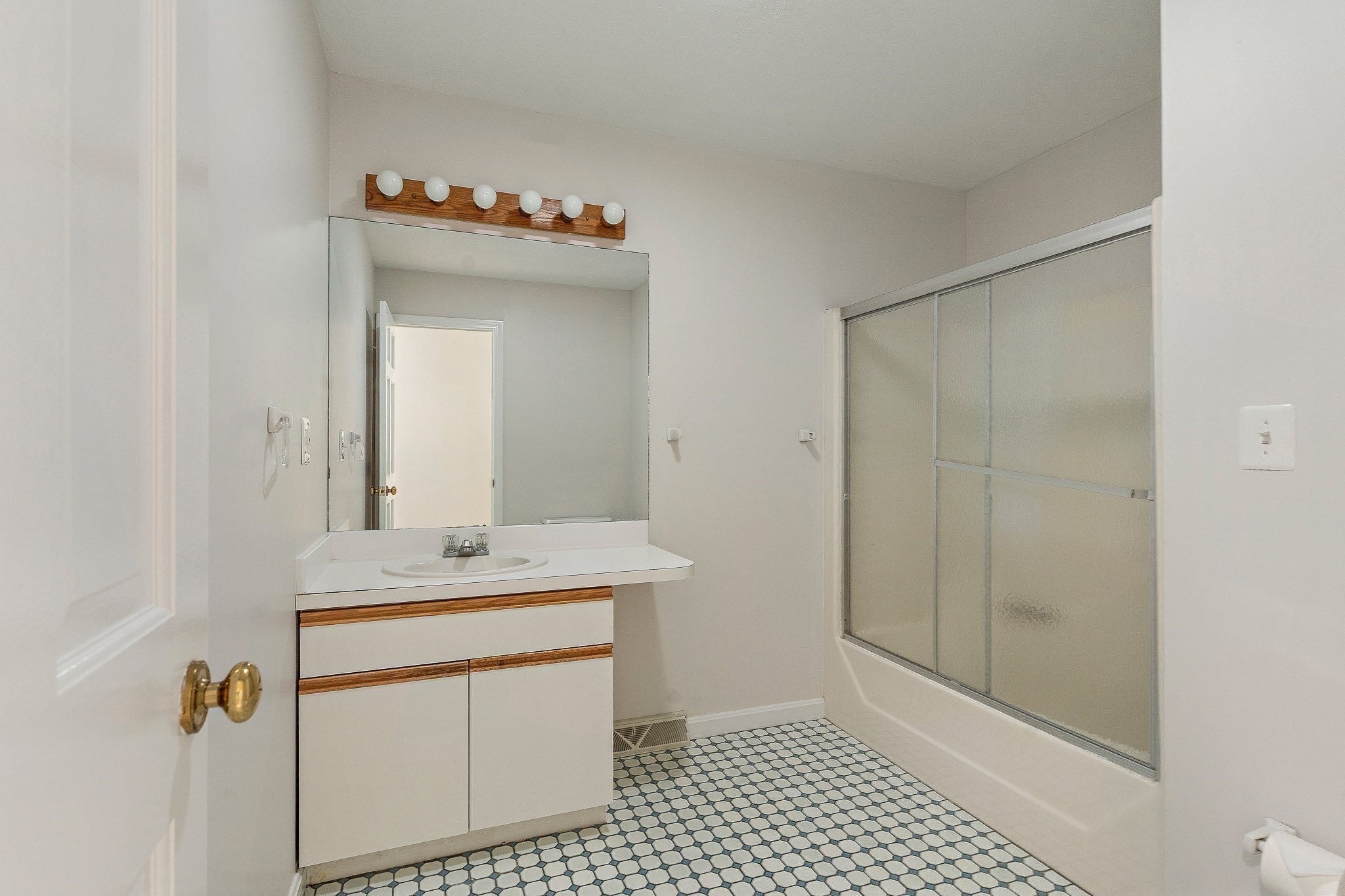1005 Sherwood Forest Lane #1005, Saugus, MA Photo #22