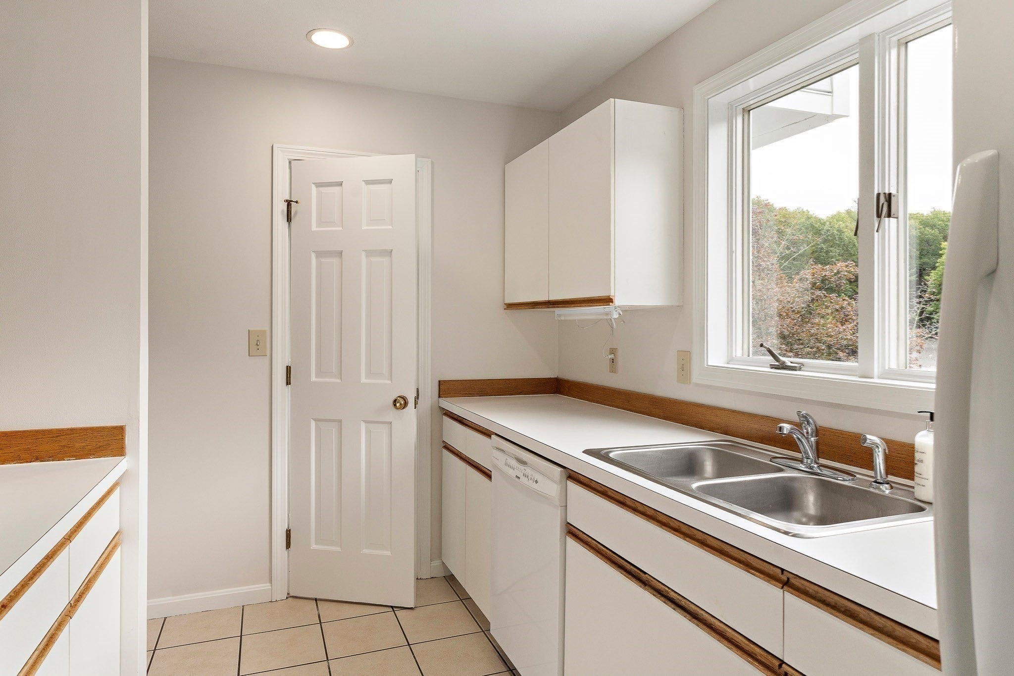 1005 Sherwood Forest Lane #1005, Saugus, MA Photo #6